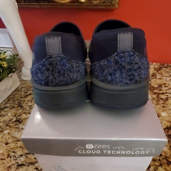 Ladies Bzees Go Go Slip Ons w/ Cloud Tech - Picture 4 of 7